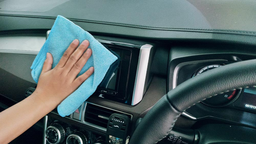 Top 10 Car Cleaning Hacks: Simple Tips for Maintaining Your Car's Appearance